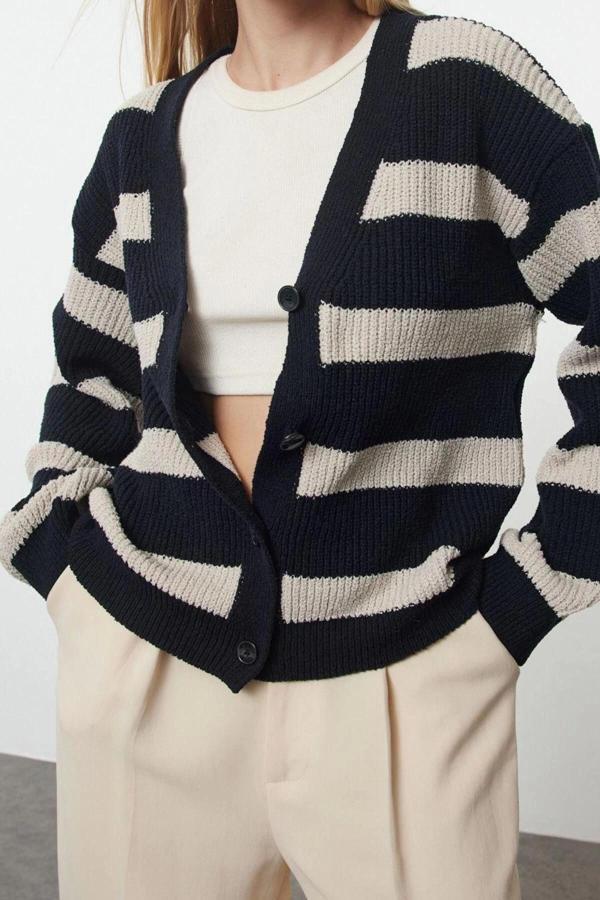 Kadın Modern Tarz Oversize V Yaka Regular Triko Hırka - Image 1