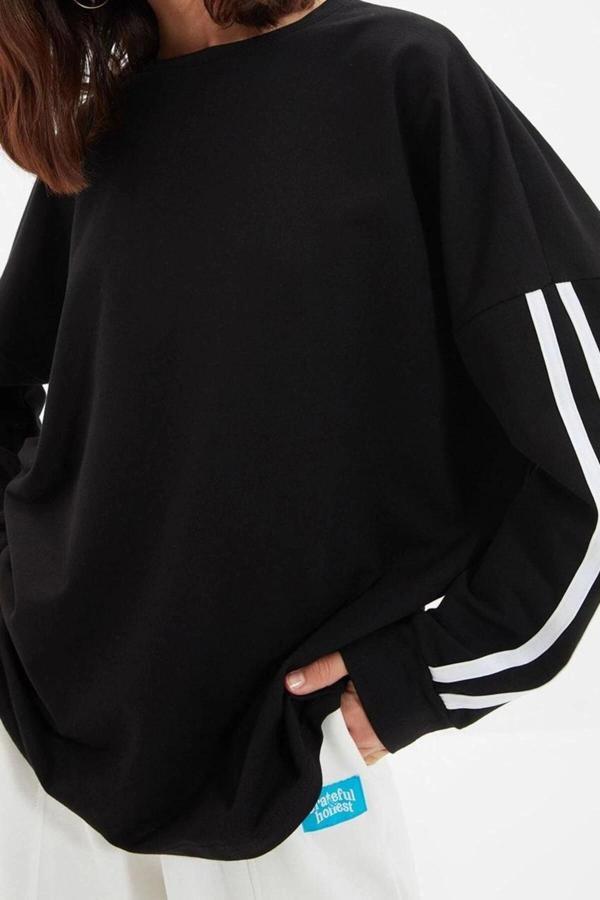 Tarz Oversize Bisiklet Yaka Düşük Kol Uzun Şerit Detaylı Geniş Kalıp İnce Örme Sweatshirt - Image 1