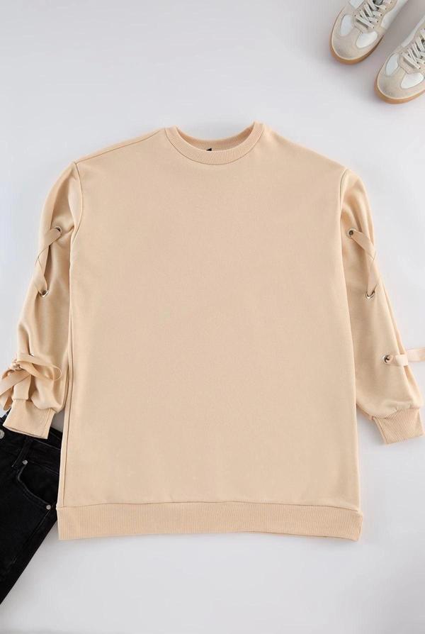 Tesettür Tarz Oversize Bisiklet Yaka Düşük Kol Uzun Bağcık Detaylı Sweatshirt - Image 1