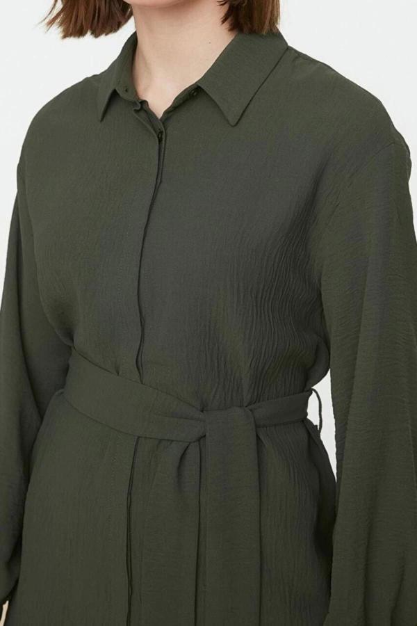 Moda Kadın Tesettür Gömlek Yaka Düz Desen Günlük Kuşaklı Gizli Pat Dokuma Gömlek - Image 1