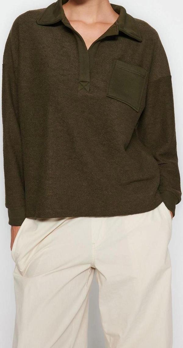 Polo Yaka Standart Kol Haki Kontrast Kumaş Cepli Polo Yaka Normal Kalıp Örme Sweatshirt - Image 1