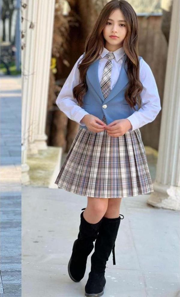 Kız Çocuk Gümüş Düğme Detaylı Mavi Yelek Gabardin Gömlek Kravatlı Ekose Çizgili Etekli Takım - Image 1