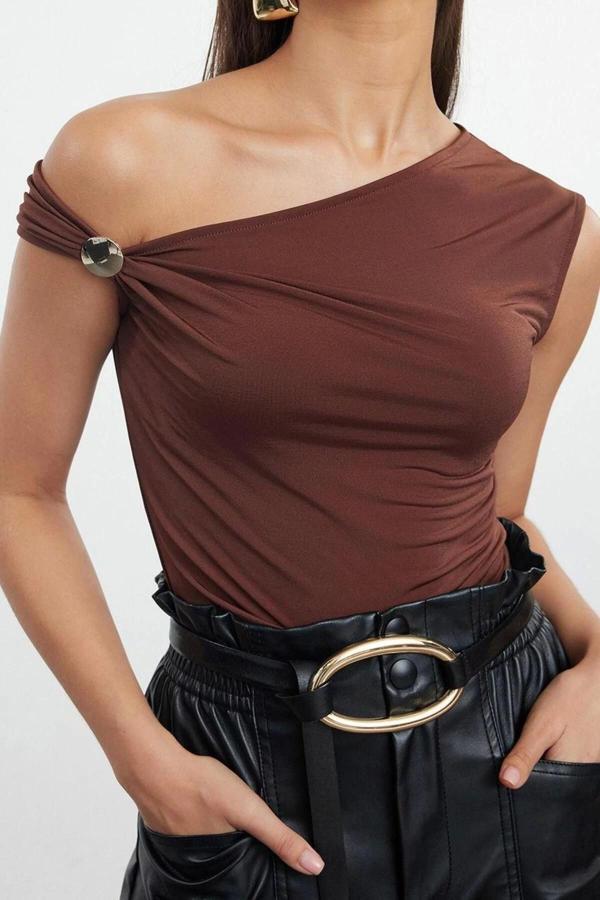 Stil Kadın Metal Aksesuarlı Bluz Crop Örme Fitted Kalıp - Image 1