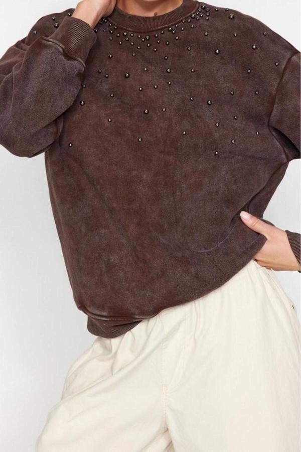 Regular Bisiklet Yaka Düşük Kol Regular Eskitme Kalın İçi Polarlı İnci Detaylı Örme Sweatshirt - Image 1