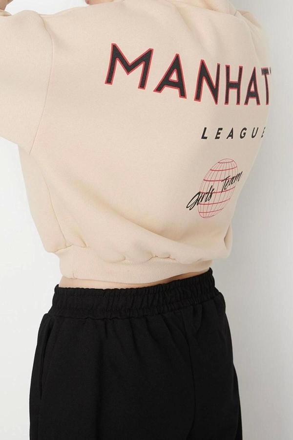Tarz Relaxed Kapüşonlu Düşük Kol Crop Sırt Baskı Detaylı Kalın İçi Polarlı Örme Sweatshirt - Image 1