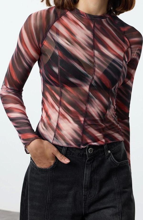 Stil Kadın Karyoka Dikişli Soyut Desenli Vücuda Oturan Kısa Bluz Crop Örme Slim Kalıp - Image 1