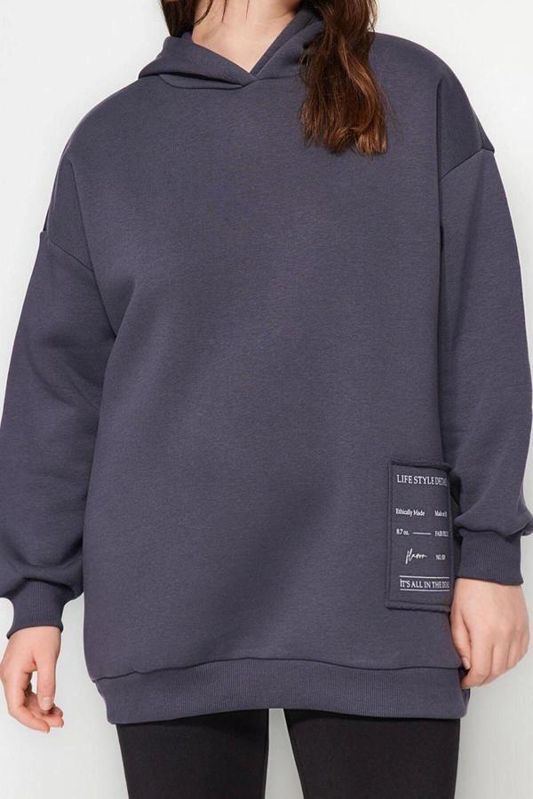 Büyük Beden Relaxed Kapüşonlu Düşük Kol Regular Slogan Detaylı İçi Polar Kalın Örme Sweatshirt - Image 1