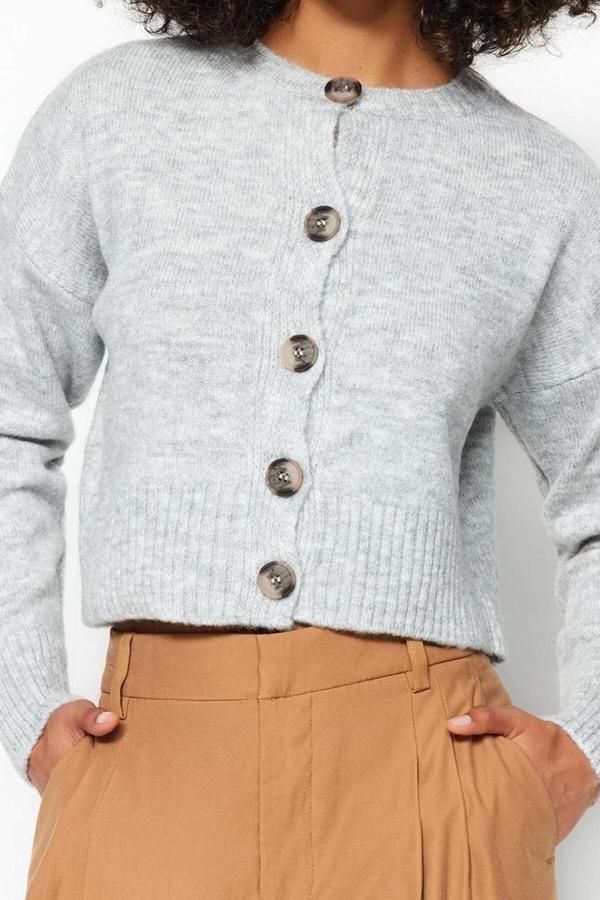 Stil Modern Kadın Crop Düşük Kol Bisiklet Yaka Yumuşak Dokulu Düğmeli Triko Hırka - Image 1