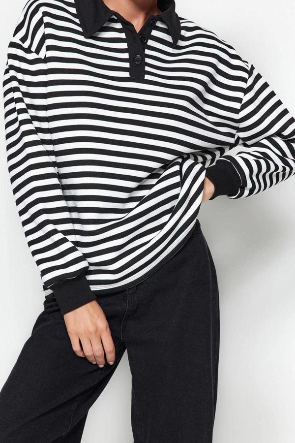 Tarz Oversize Polo Yaka Düşük Kol Regular Çizgili Polo Yaka Kalın İçi Polarlı Örme Sweatshirt - Image 1