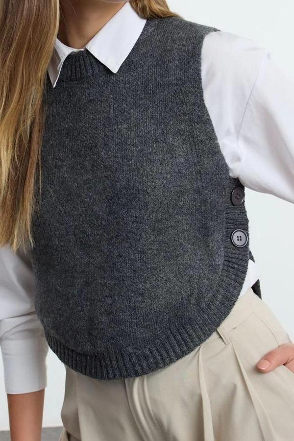 Stil Modern Kadın Crop Standart Kol Bisiklet Yaka Yumuşak Dokulu Düğmeli Triko Süveter - Image 1