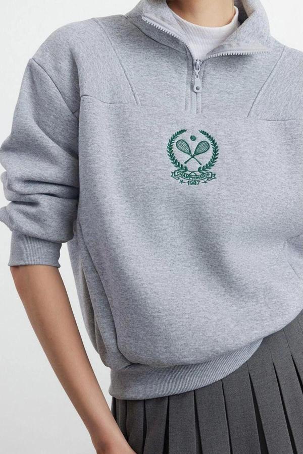 Fermuarlı Yaka Standart Nakışlı Normal Kalıp Kalın Polarlı Fermuarlı Yaka Örme Sweatshirt - Image 1