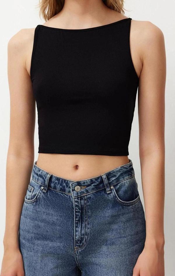 Moda Kayık Yaka Örme Slim Düz Desen Casual Günlük Crop Askılı Kol Bluz - Image 1