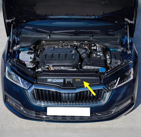 Skoda Octavia 4 2020-2024 Ön Panjur Üst Plastik Kapağı 5E3853343 - Image 1