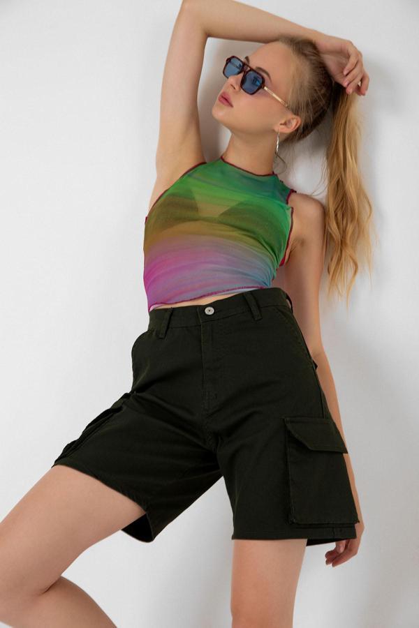 Kargo cepli fermuarlı esnek dokuma kumaş pamuklu kadın bermuda şort - Image 1