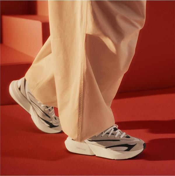 adidas Kadın  Bej  Koşu Ayakkabısı LIGHTBLAZE JH6962 - Image 1