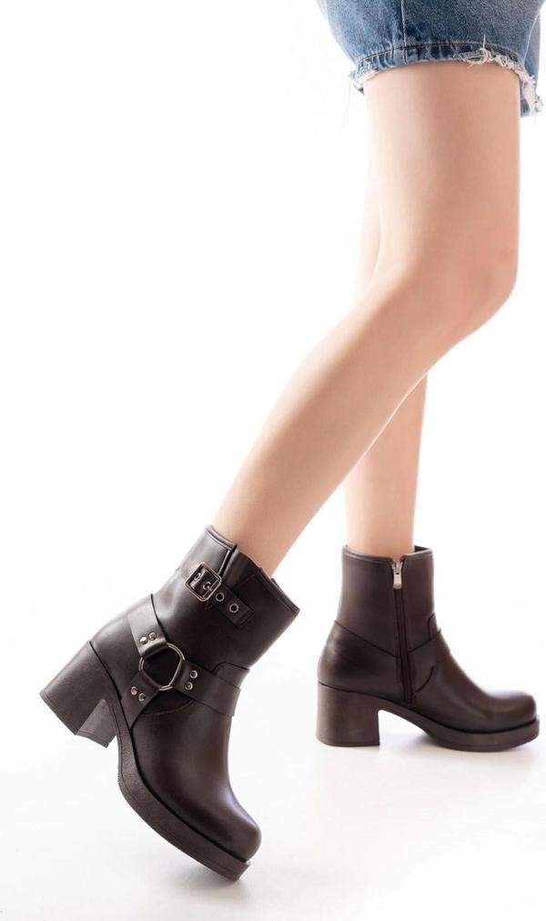 5109-3042 Kahverengi Toka Aksesuarlı Fermuarlı Kalın Topuklu Günlük Kadın Bot - Image 1