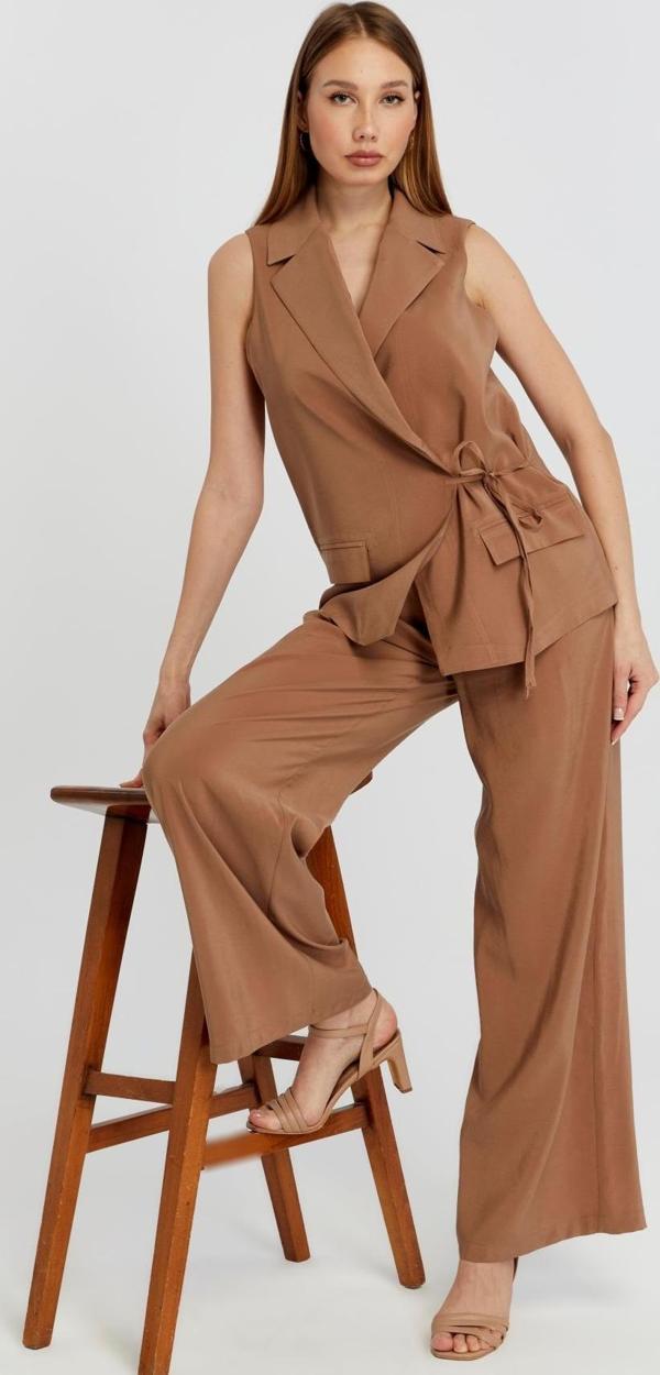 Kahverengi Regular Fit Belden Bağlama Detaylı Astarlı Dokuma Yelek - Image 1