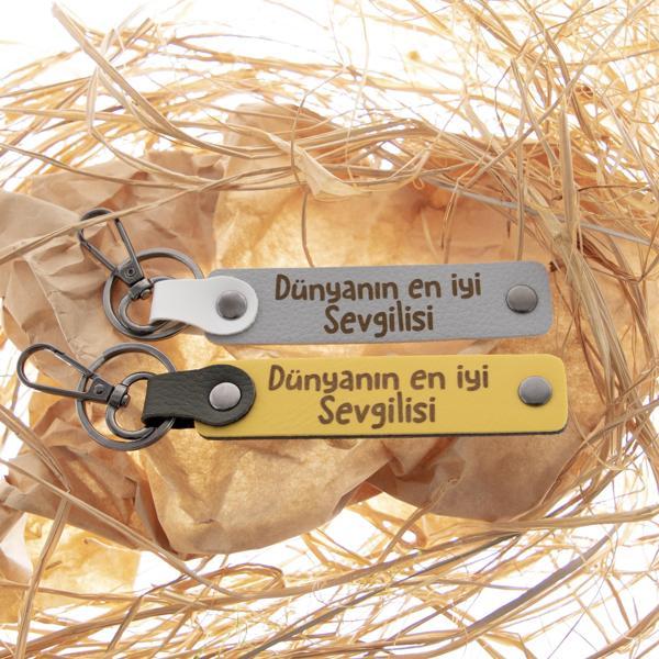 Dünyanın En İyi Sevgilisi Yazılı Kancalı İkili Deri Anahtarlık Seti, Sevgilinize Özel Bir Hediye - Image 1