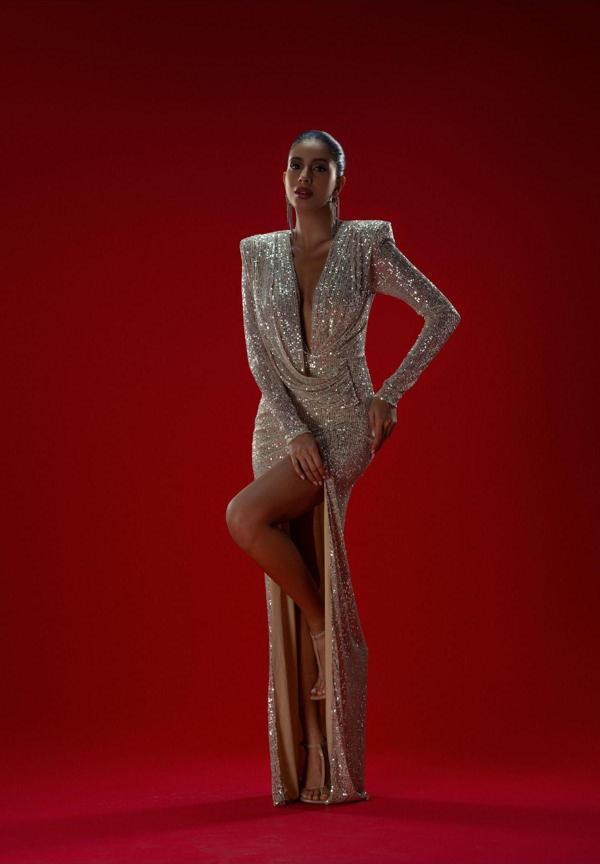 Gira Official Gümüş/Bej Payetli Drape Detaylı Uzun Elbise - Image 1