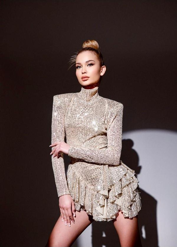 Gira Official Gümüş&Bej Payetli Boğazlı Volan Detaylı Mini Elbise - Image 1