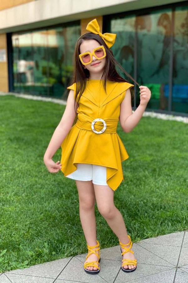 Kız Çocuk Sıfır Kol Asimetik Kesim Kemerli Sarı Tunik Şortlu Takım - Image 1
