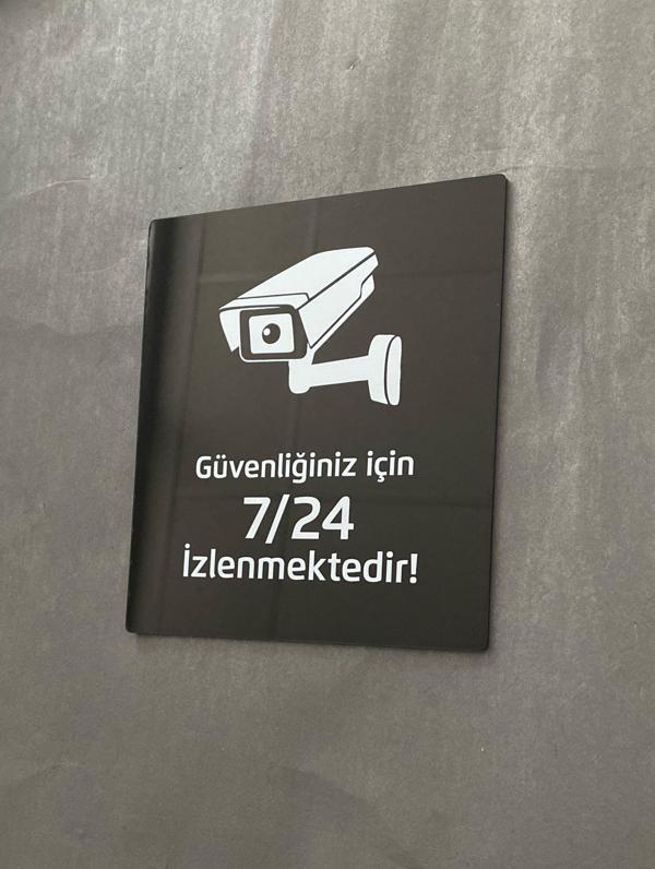 Siyah Parlak Pleksi 7\24 Kamera ile İzlenmektedir Uyarı Levhası - Image 1