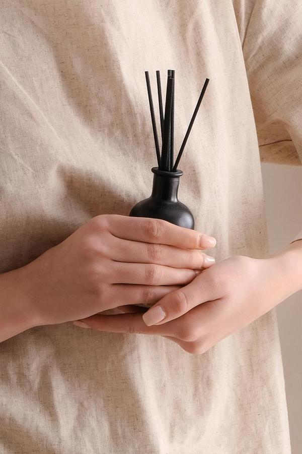 WooW 2010- Kendine Has Mutlu Eden Özel Oda Kokusu- Ekstra Kalıcı, Çubuklu 100 ML - Image 1