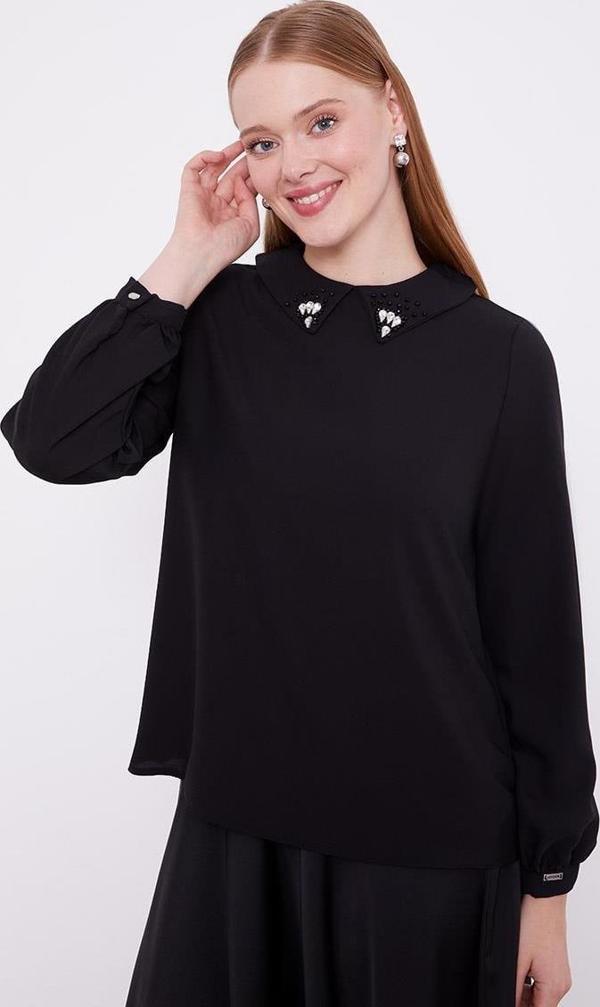 Siyah Yaka İşlemeli Bluz - Image 1
