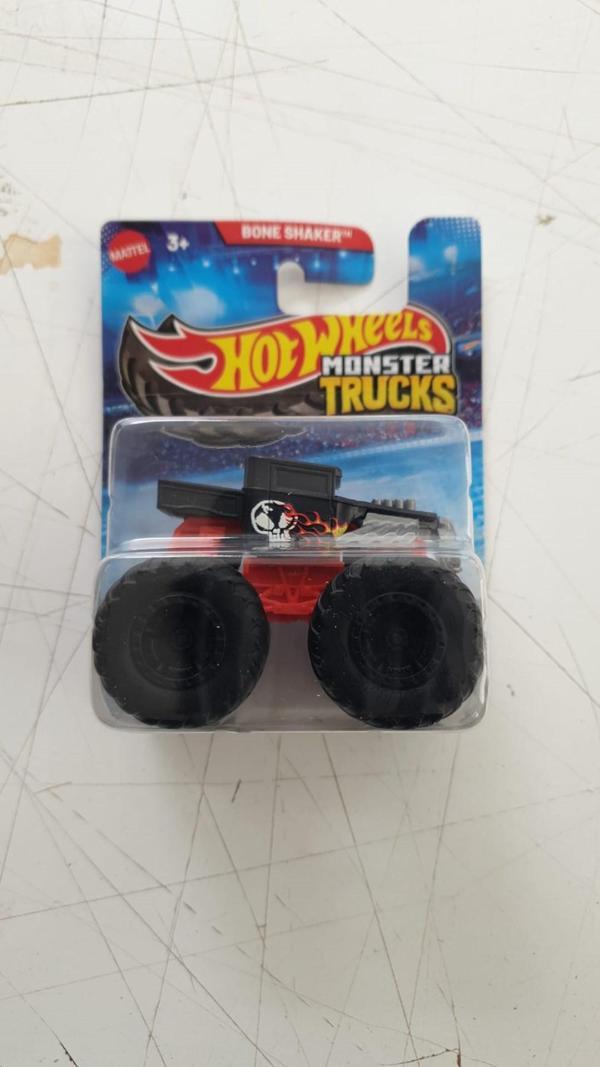 Hot Wheels Monter Trucks BONE SHaKER - Image 1