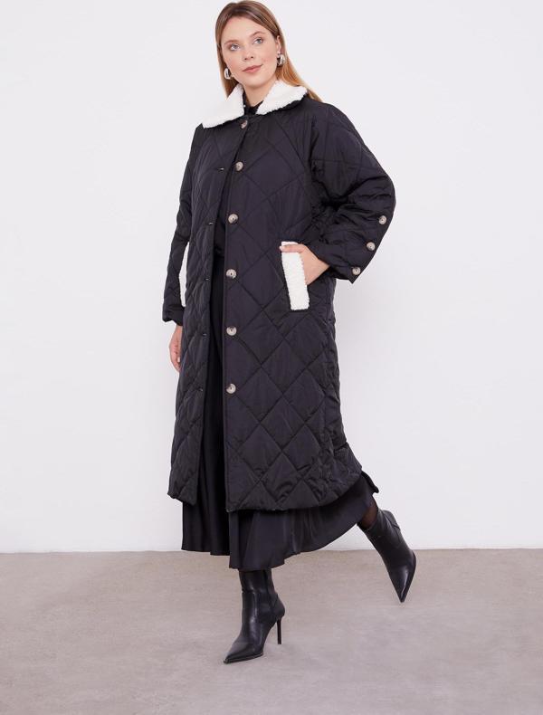 Siyah Kürk Detaylı Kapitone Mont - Image 1