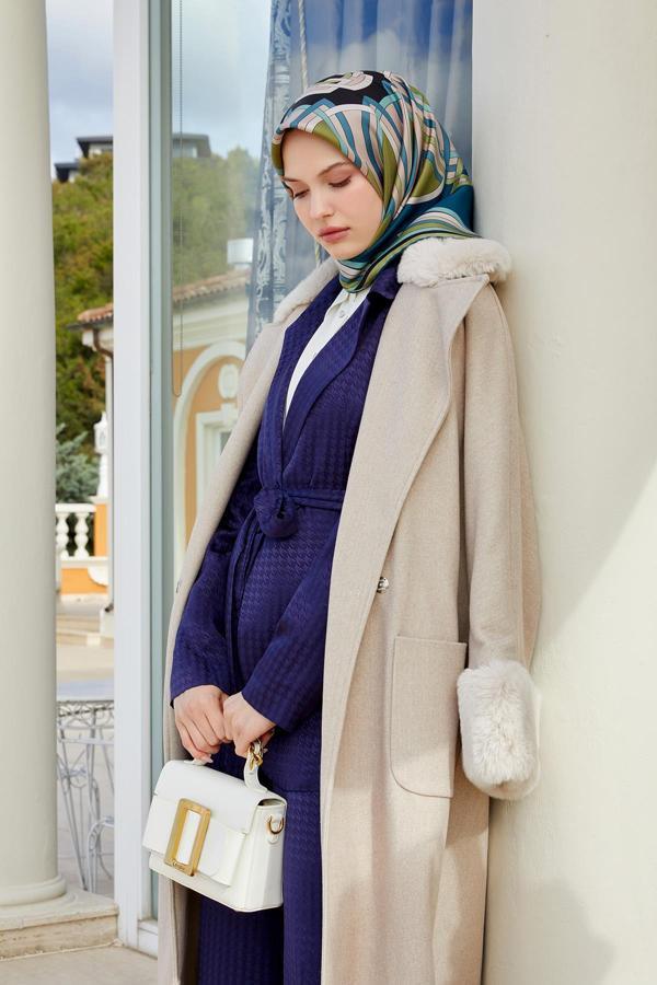 Bej Yaka Kolları Kürk Detaylı Kaban - Image 1