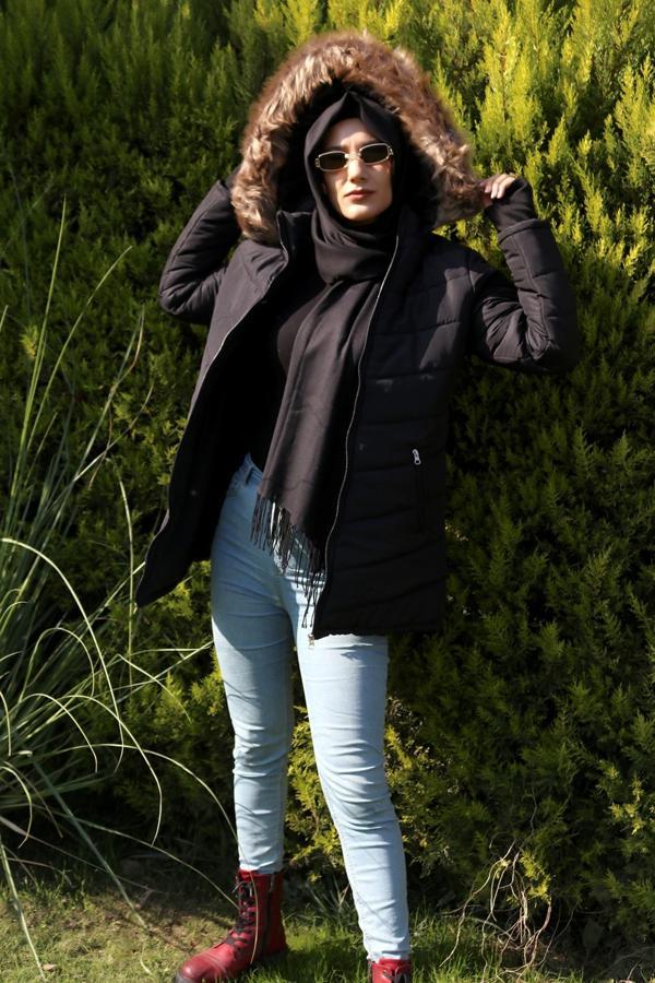 Eldiven Detaylı Kapüşonlu Kürklü Şişme Tesettür Mont - Image 1