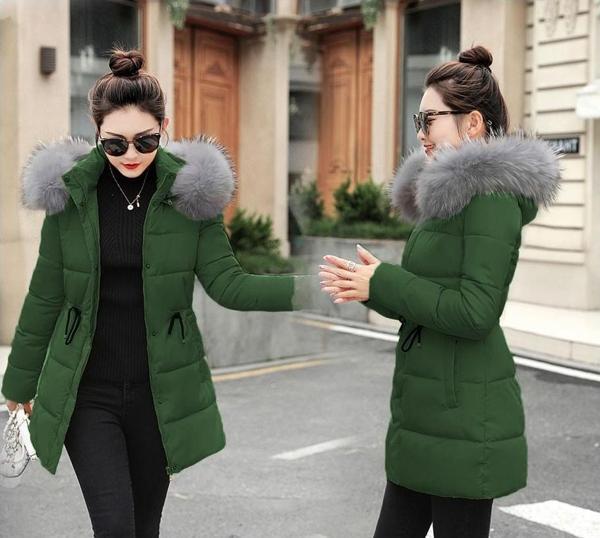 Kışlık Yaka Kürklü Orta Boy Kadın Şişme Mont - Image 1