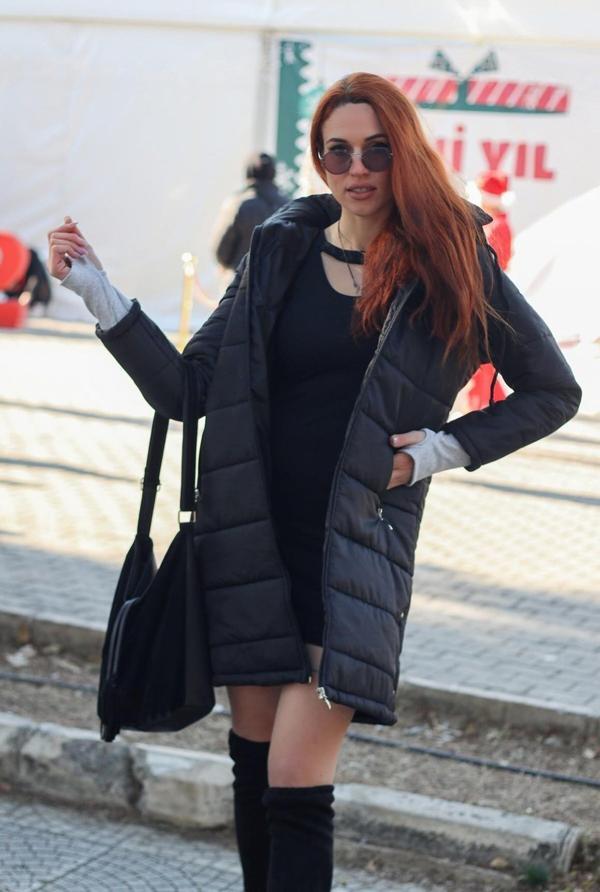 Kışlık Kapüşonlu Uzun Kadın Şişme Mont - Image 1