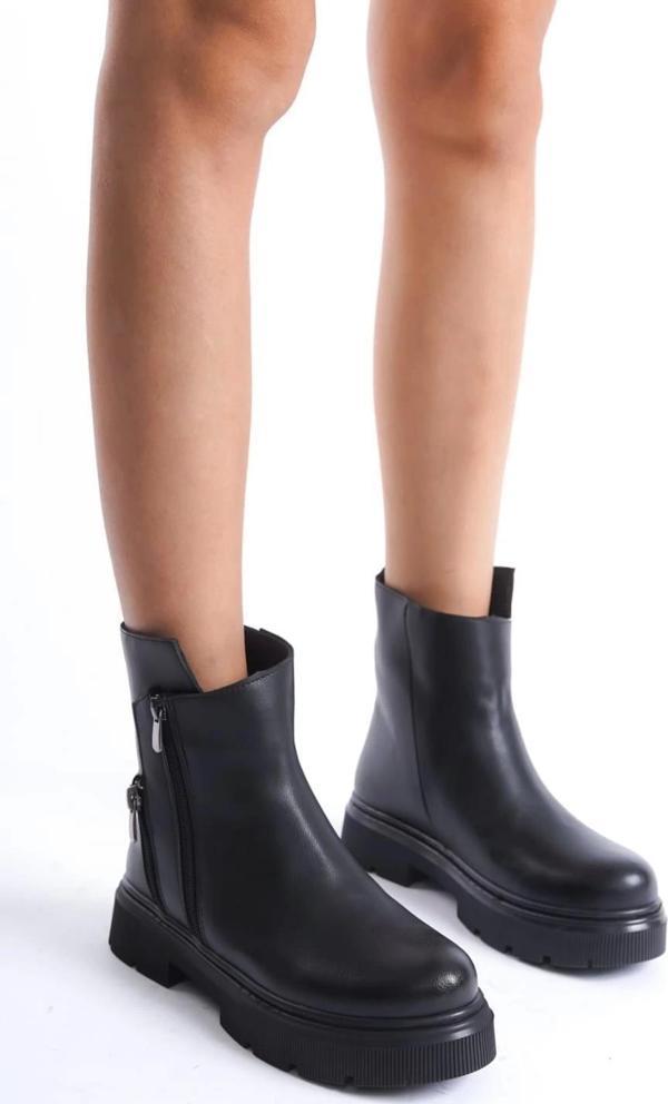 Menta Siyah Cilt Fermuar Aksesuarlı Bot - Image 1