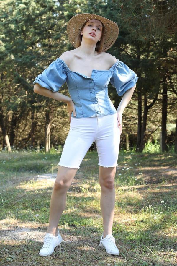 Kadın Beyaz Bermuda Jean Şort - Image 1