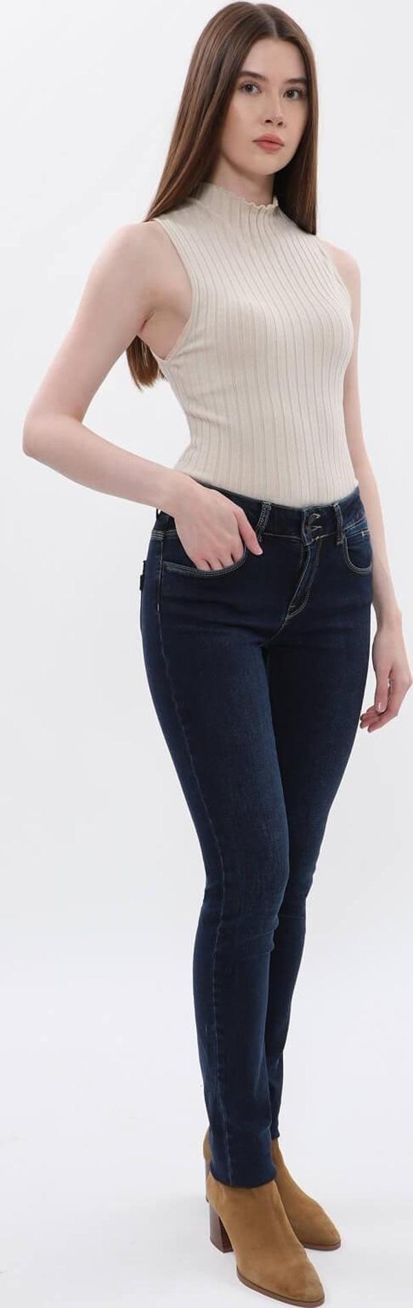 Kadın Çift Düğmeli Düz Jean Pantolon - Image 1