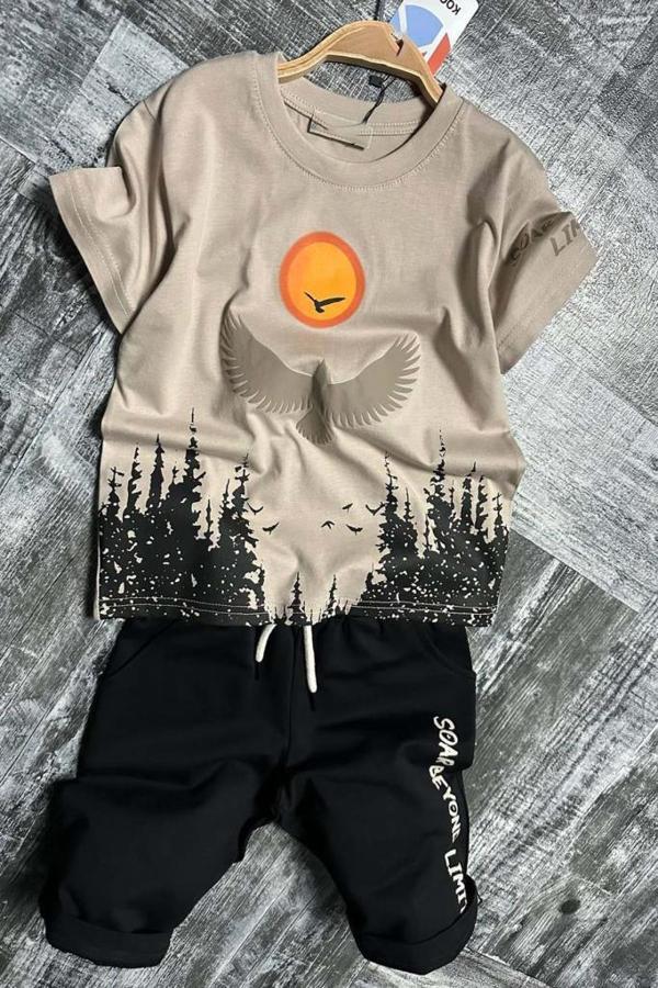 Erkek Çocuk Ağaç ve Güneş Baskılı T-shirt Yazı Detaylı Bej Şortlu Takım - Image 1