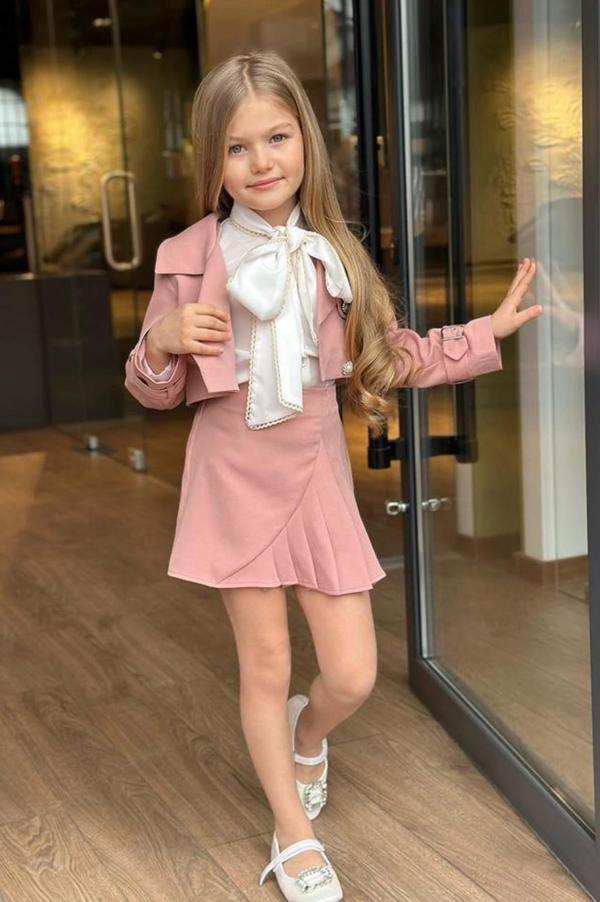 Kız Çocuk Yakası Bağlama ve Gold Şerit Detaylı Gömlek Blazer Ceket Pliseli Pembe Etekli Takım - Image 1