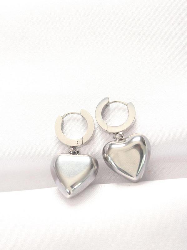 316L Çelik Gümüş Renk Bombeli Kalp Tasarımlı Küpe - Image 1