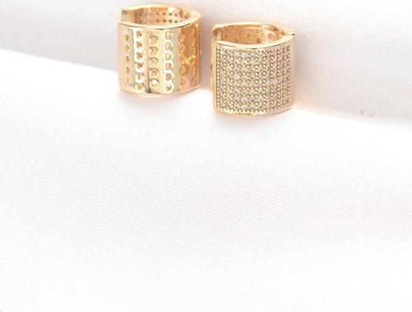 Pirinç Gold Renk Taşlı Minimal Küpe - Image 1