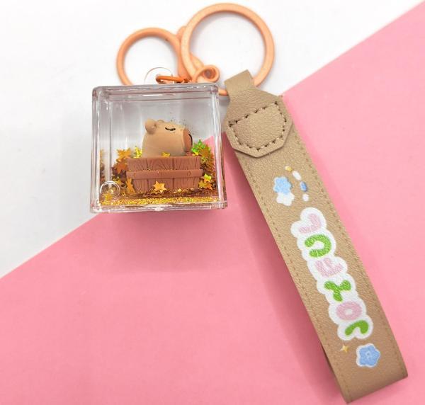 Capybara Anahtarlık Kapibara Sulu Pullu Küp Anahtarlık -Ahşap Havuz - Image 1