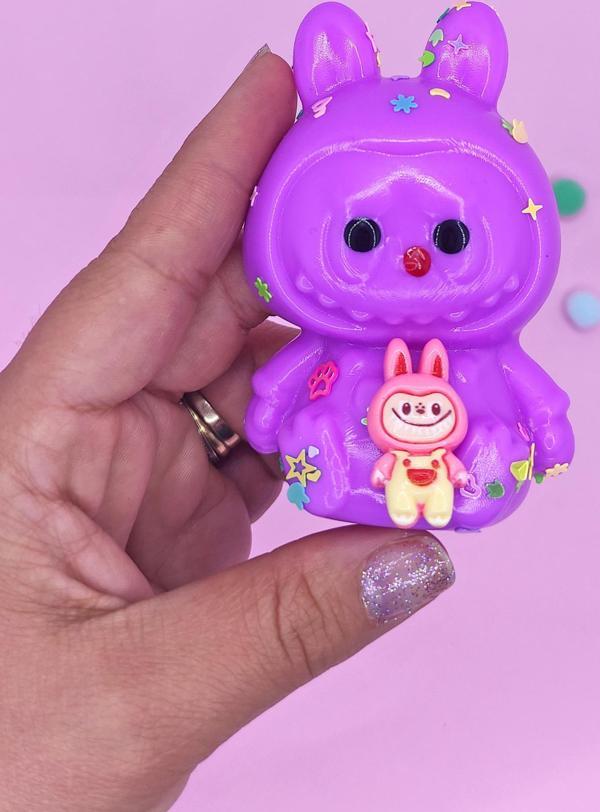 Sevimli Tavşan Squishy Pullu Yumuşacık (6x9 cm) Sukuşi - Mor - Image 1