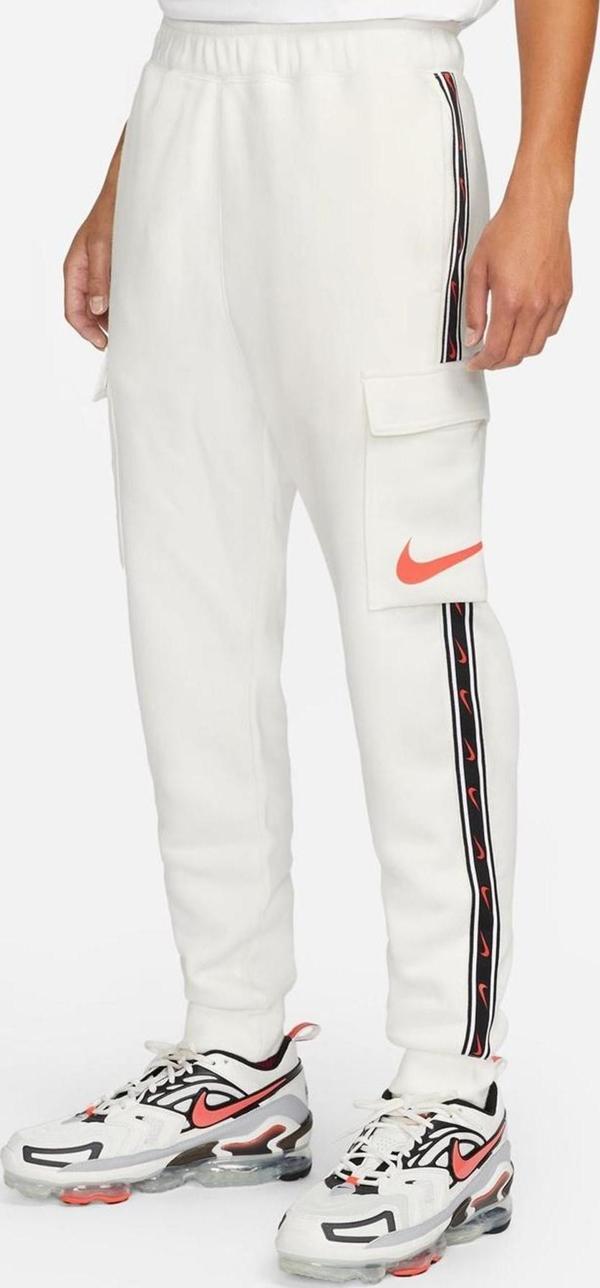 Nike Sportswear Repeat Standart Fit Kesim Şardonlu Kargo Cepli Erkek Eşofman Altı Beyaz - Image 1