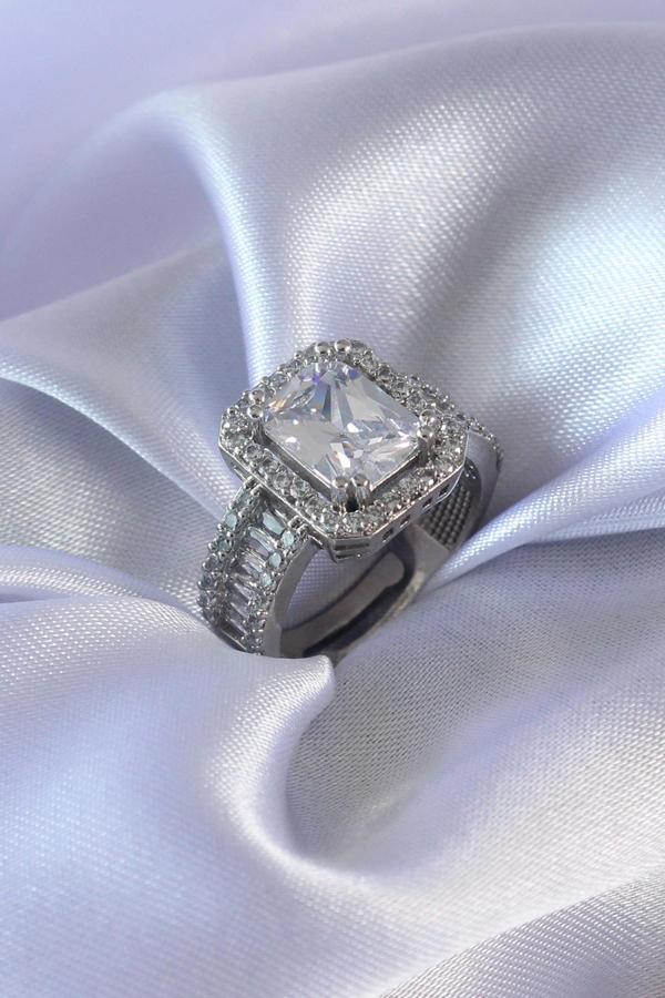 Gümüş Renk Zirkon Taşlı Kadın Yüzük - EBJ250327W32370 - Image 1