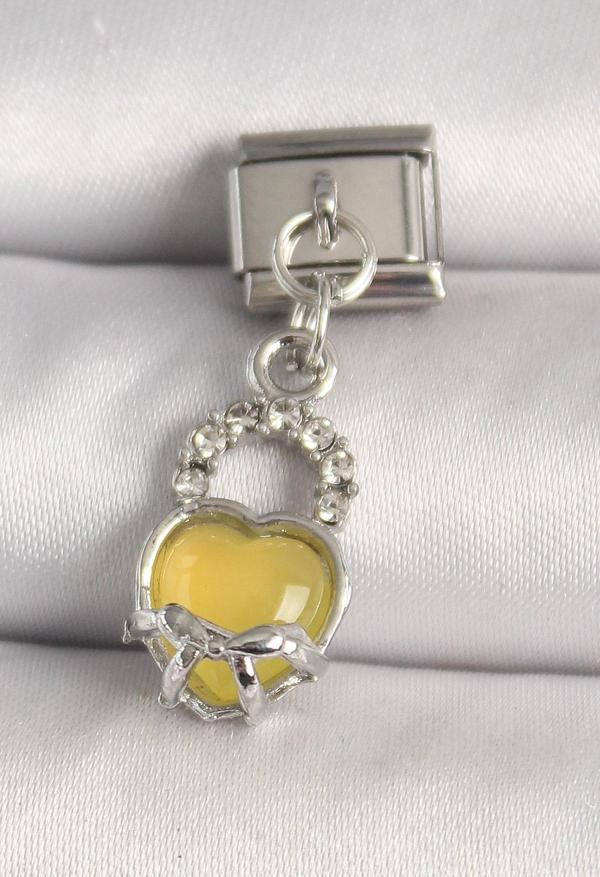 Gümüş Renk Zirkon Taşlı Sarı Kilit Kalp Model Nomination Charm - EBJ250501W32944 - Image 1