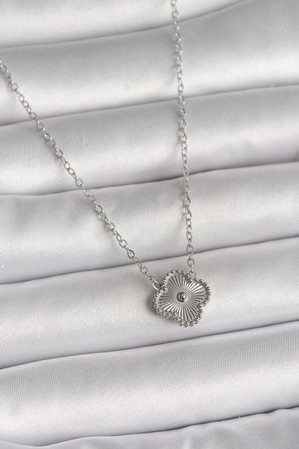 Gümüş Renk İşleme Detaylı Yonca Model Kadın Kolye - EBJ250501W33478 - Image 1