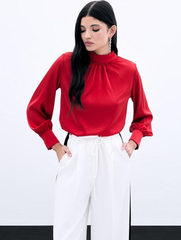 Yaka Detaylı Saten Bluz - Kırmızı - Image 1