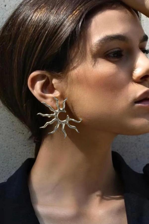 Güneş Figürlü Gümüş Renk Küpe - Image 1