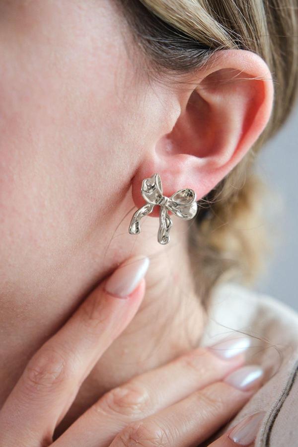 Gümüş Kaplama Minimal Fiyonk Küpe - Image 1